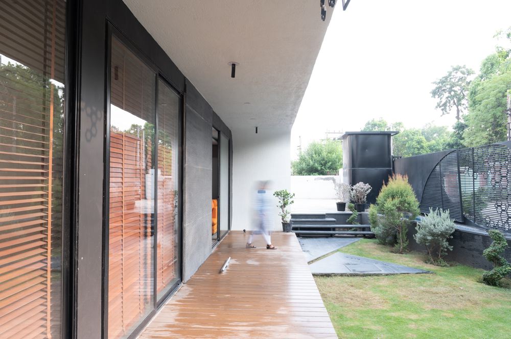 Premium architectural planters for building entrances